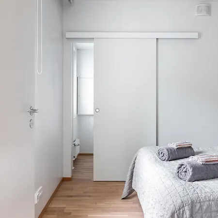 1br With Sauna, Balcony & Free Parking Lejlighed *